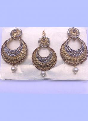 Silver And Golden Chandbali Design Diamond Earrings With Maang Tikka